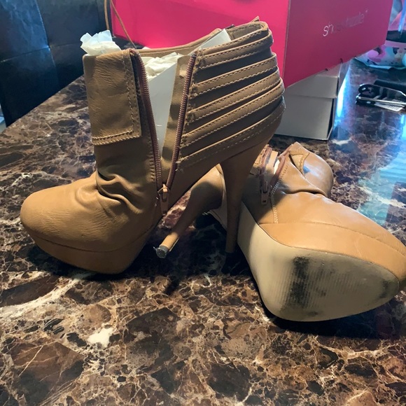 SOLD 5in platform ankle booties - Picture 1 of 5